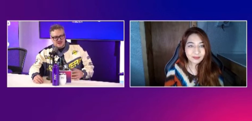 Cami dando una charla sobre IA